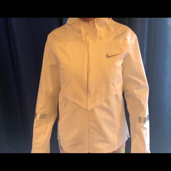 Nike Aero Shield Jacket - Picture 2 of 13